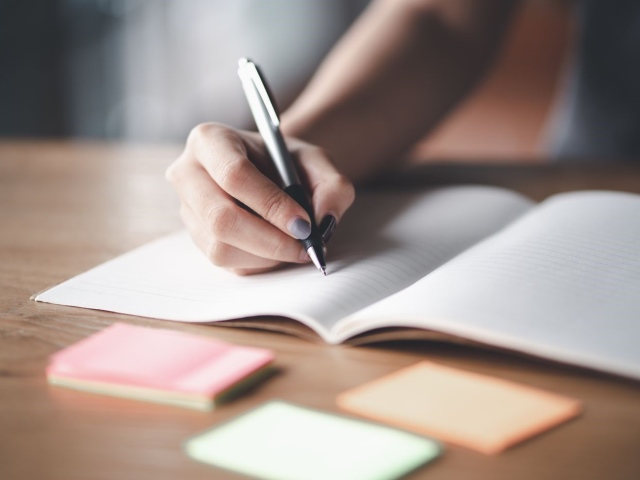 Cải Thiện IELTS Writing: Viết Bài Luận Mạch Lạc Với Linking Words